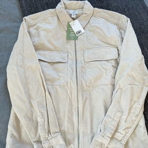 Conscious Overshirt in soft cotton corduroy.